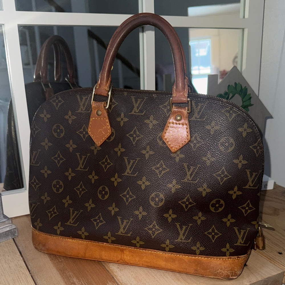Authentic Louis Vuitton Vintage Alma LV Brown Tan Monogram - Picture 3 of 17